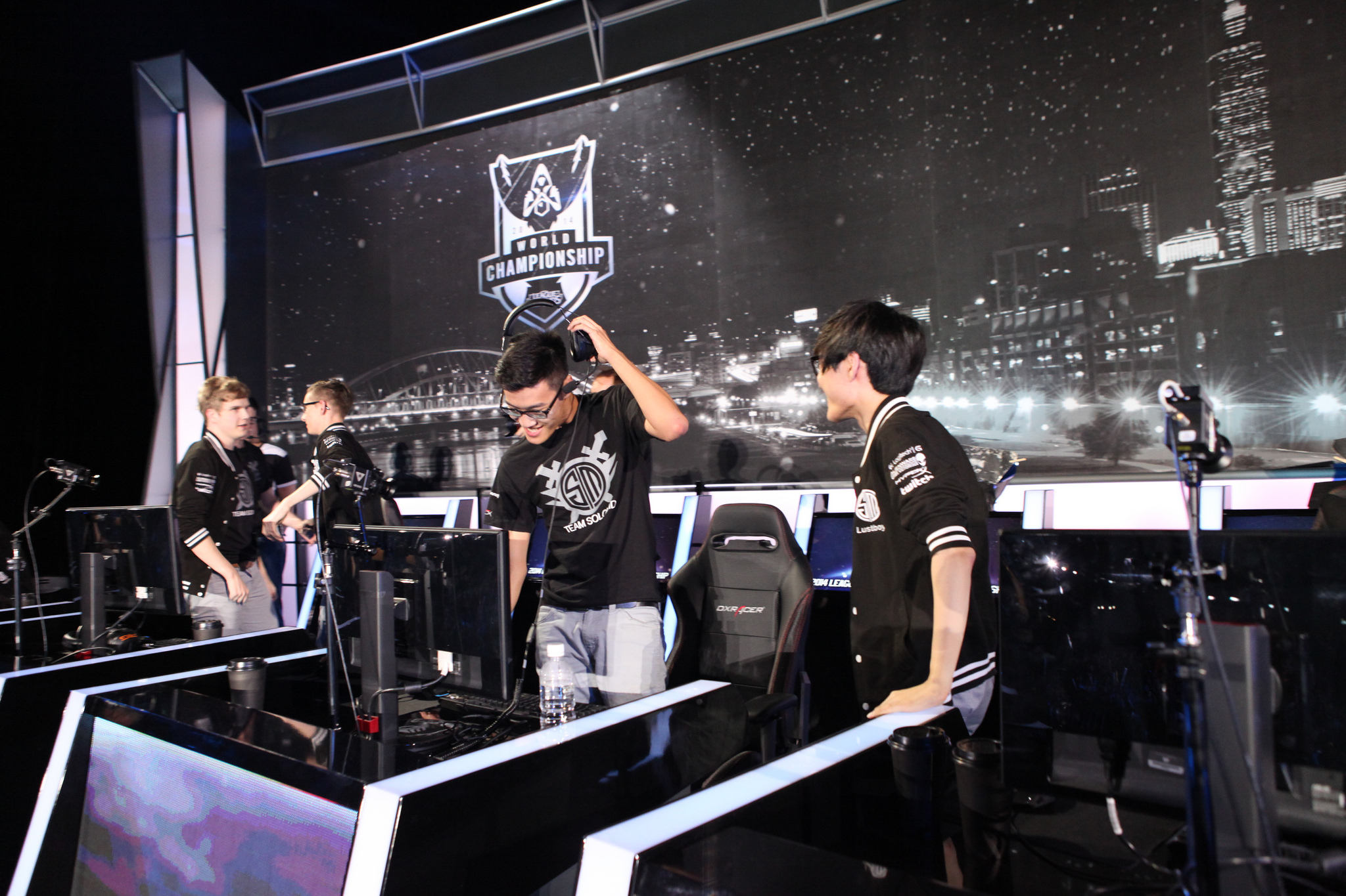 2025英雄联盟全球总决赛资格赛四强集结：BLG、AL、TES、iG蓄势待发-雷火竞技